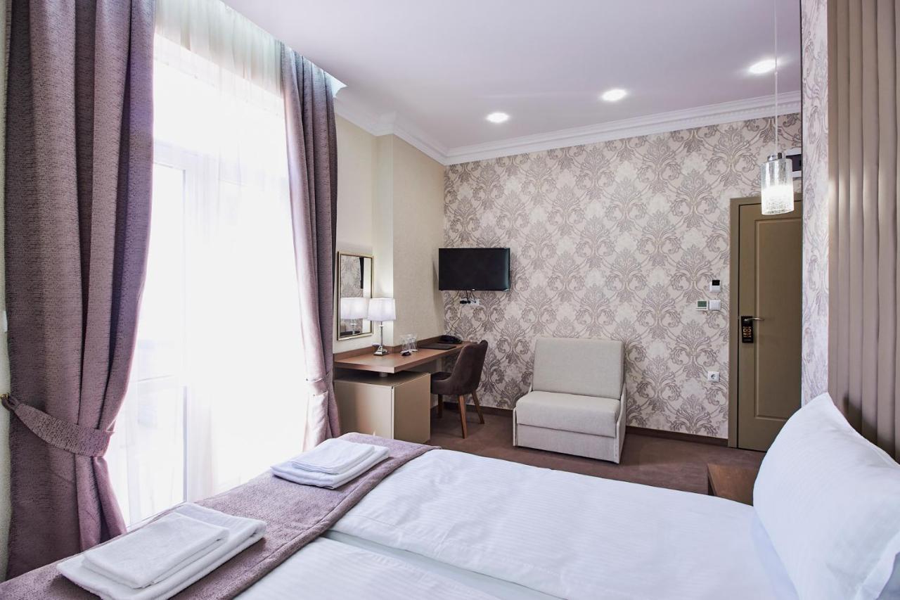 Hotel паризи 3*